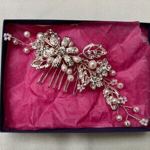 Elegant Silver and Pearl Hair Comb